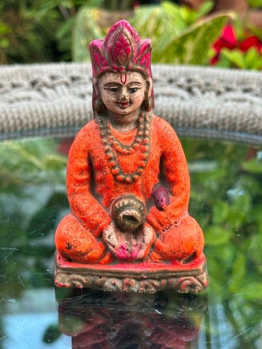 Escultura antigua rara de sacerdote hindú sentado pintada de terracota hecha - Imagen 5 de 10