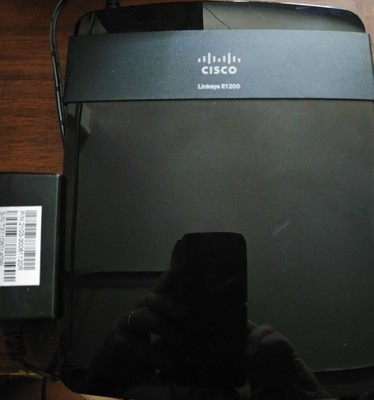 Linksys E1200 300 Mbps 4-Port 10/100 Wireless N Router