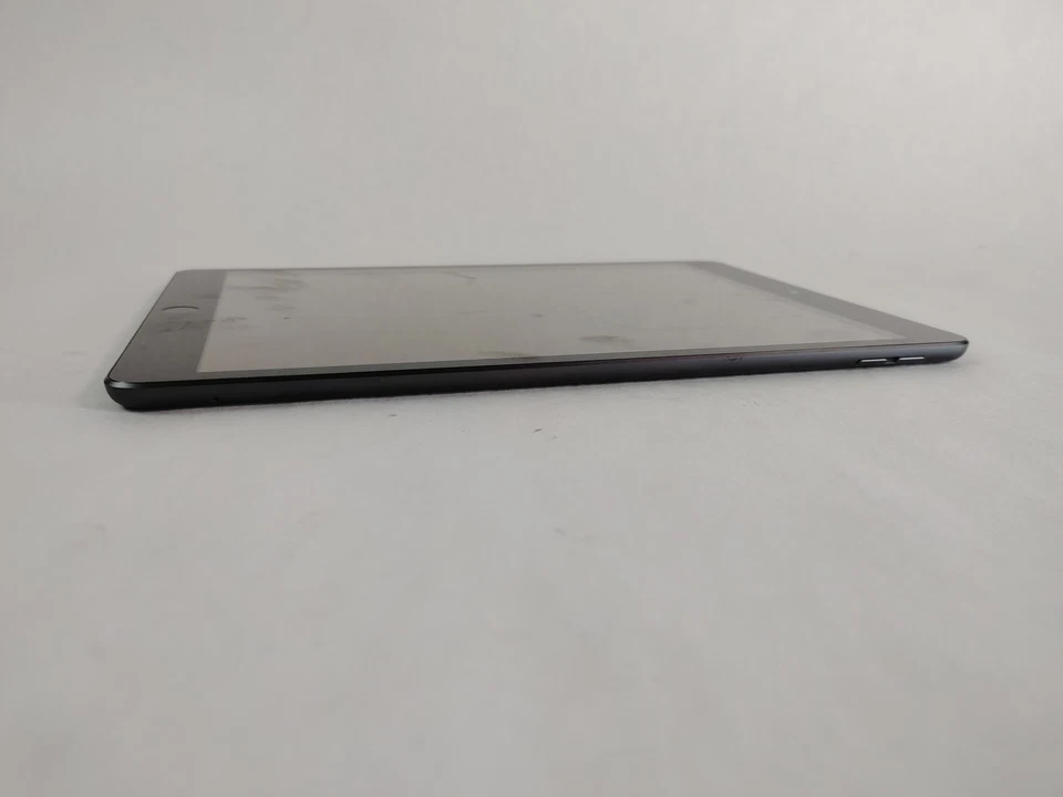 Apple iPad 9th Gen A2603 64 GB iOS 26.0 (Wi-Fi + 4G) Unlocked - Image 4 of 4