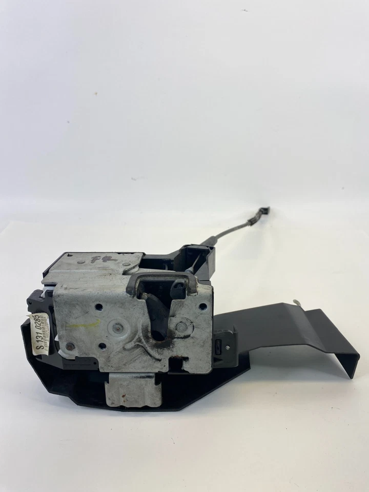 Оригинальный привод защелки замка передней правой пассажирской двери для Ford Escape 2005-2007 годов выпуска - Изображение 2 из 4