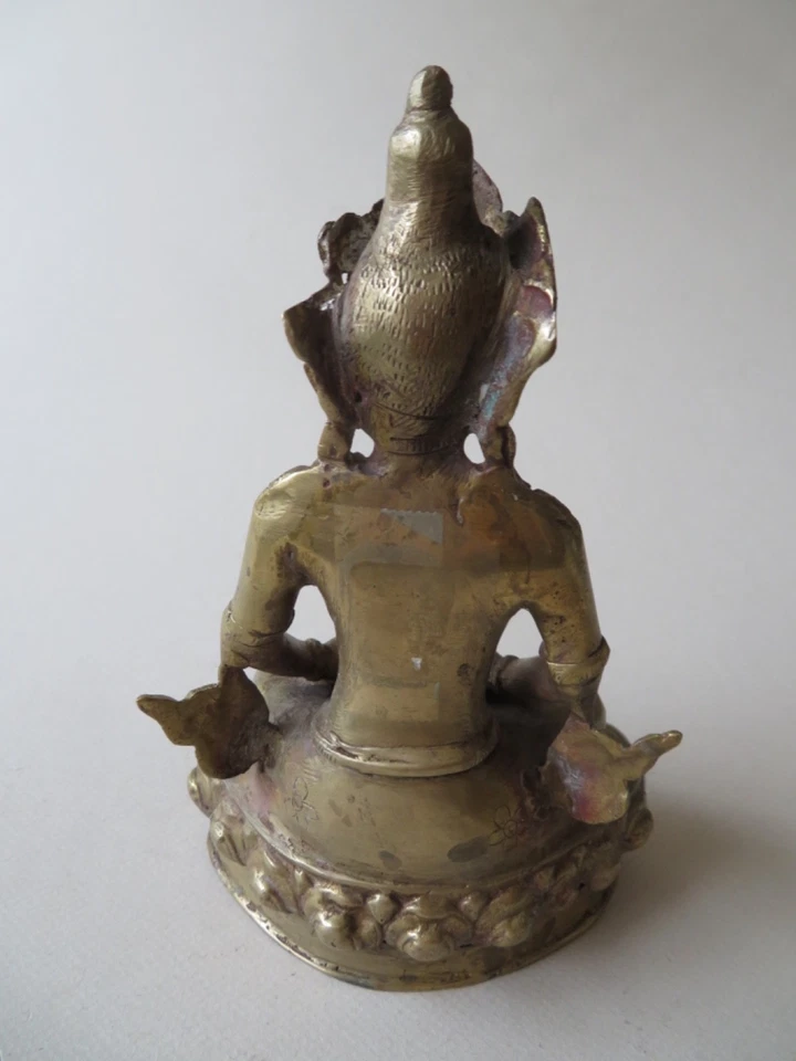ANTIGUO BUDA CHINO, NEPALÍ O TIBETANO EN UN TRONO DE LOTO --- BRONCE Foto 3 de 4