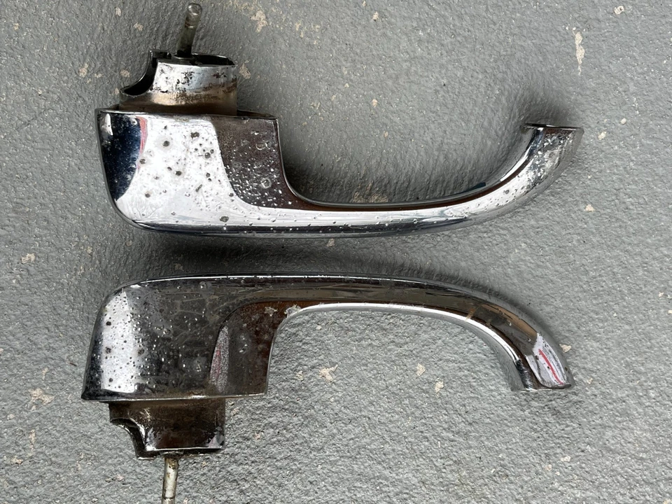 Manijas de puerta vintage Chevrolet cilindros, manivela de ventana, piezas diversas años 70 Chevelle? Foto 2 de 4