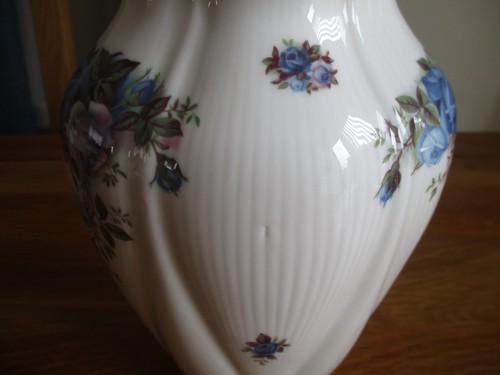 Royal Albert Moonlight Rose Vase - Picture 4 of 8