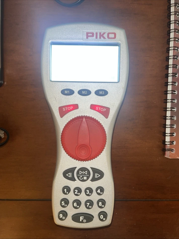 PIKO 35010 DIGITAL CENTRAL STATION. INCLUDES 35037 REMOTE AND 35038 RECEIVER. - Image 2 of 4