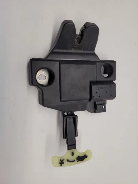 2012 12 TOYOTA CAMRY TRUNK LATCH - Image 3 of 4