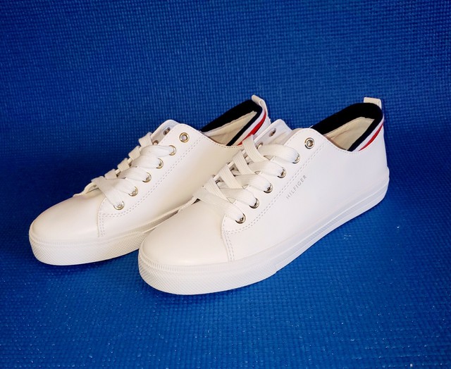 tommy hilfiger lamzey