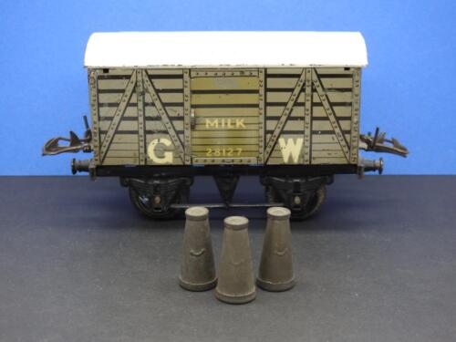 HORNBY SERIES 1931 O GAUGE TINPLATE No.0 GW MILK TRAFFIC VAN + 3 TIN MILK CHURNS - Foto 4 di 7