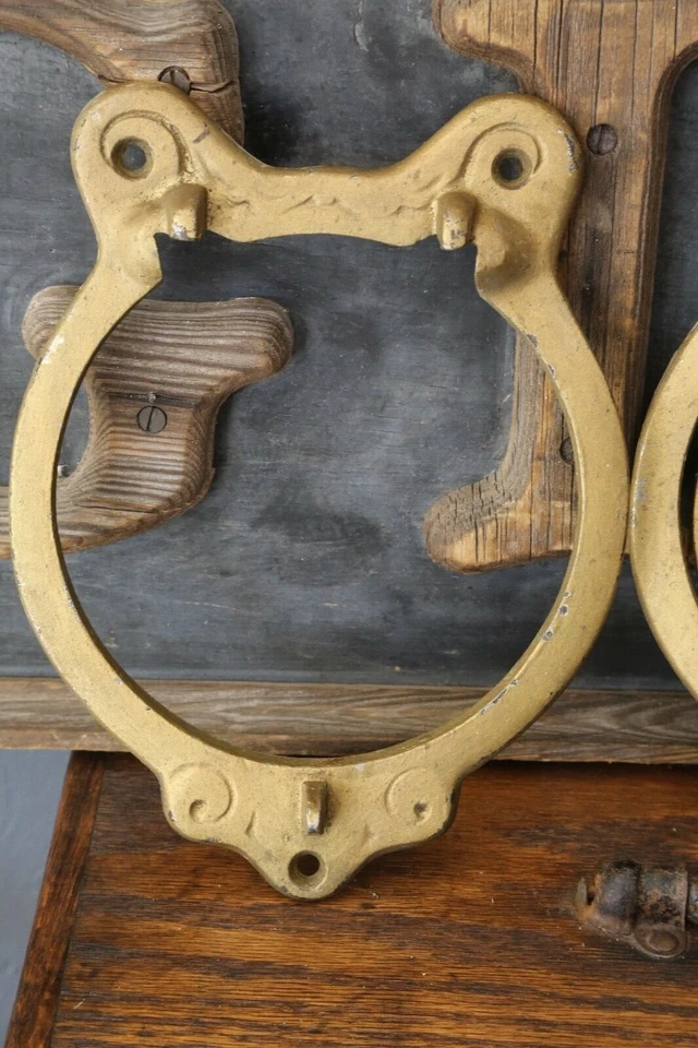 Vintage Cast Aluminum Mailbox Door Slot Window port Holes Gold Painted Old pair — 第 3/4 张图片