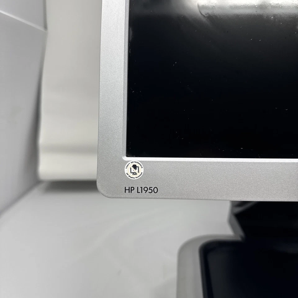 Hp L1950 - Image 2 of 4