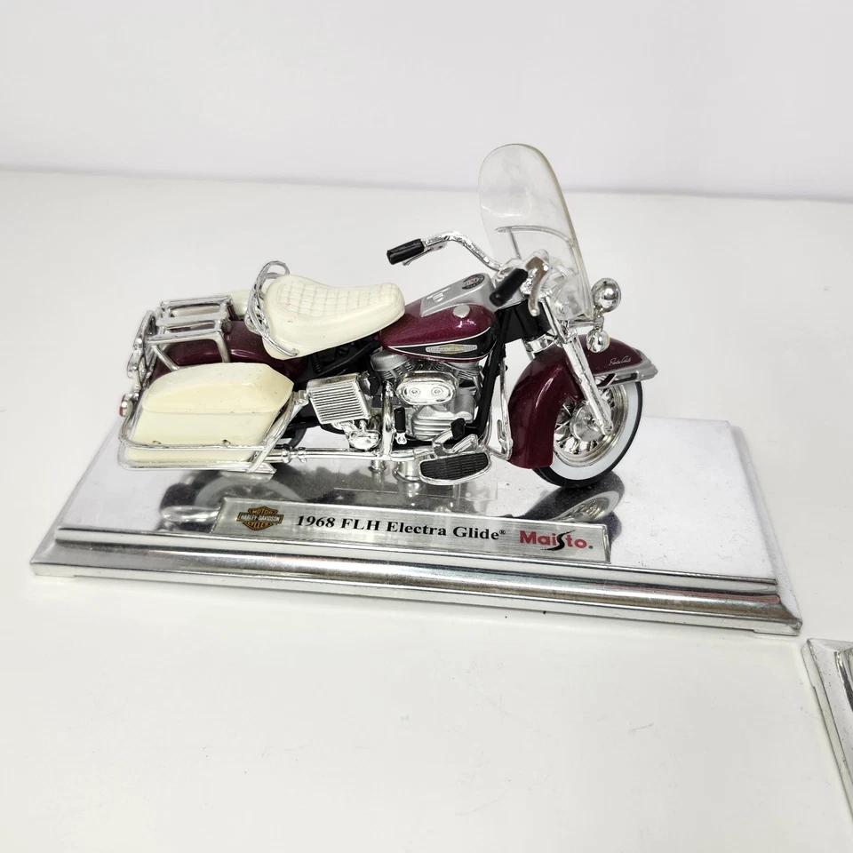 Two Maisto Harley-Davidson Motorcycles Display Model 1958 Duo- Glide 1968 Electr - Image 3 of 4
