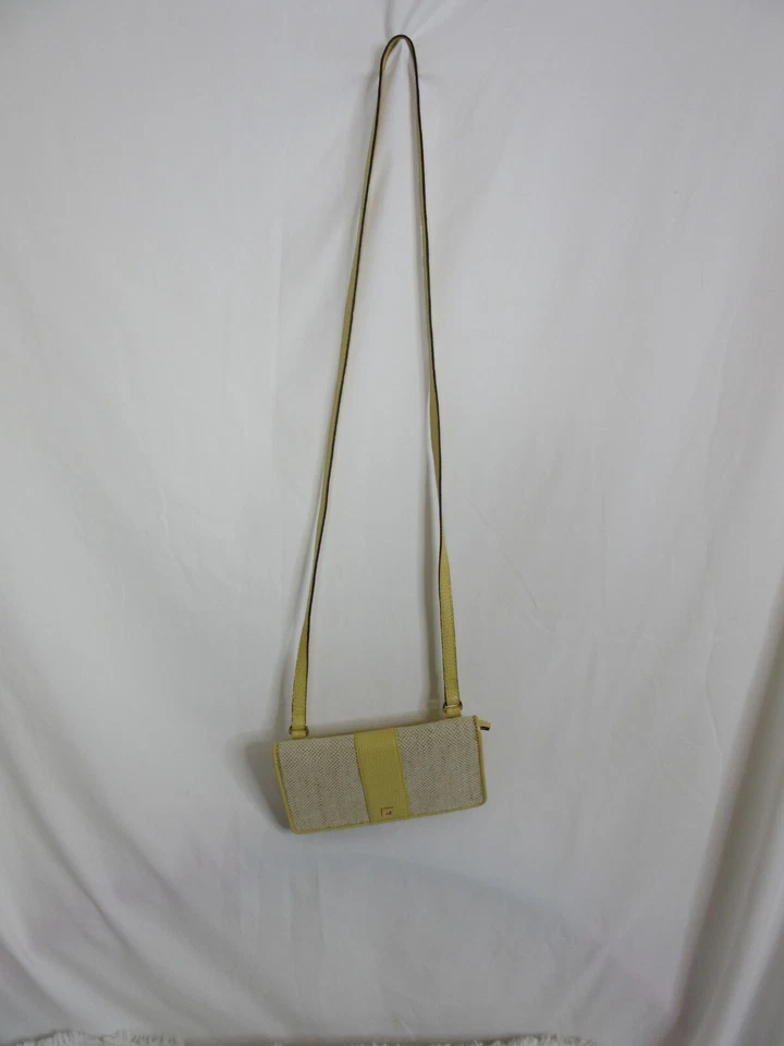 Carteira tiracolo Lodis couro pebbled amarelo com alça e bolsos - Imagem 4 de 4