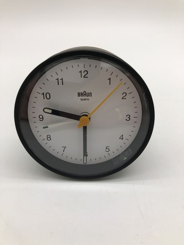 Braun BC12BW Quarzwecker, Schwarz-Weiß, Crescendo-Alarm, lautlos