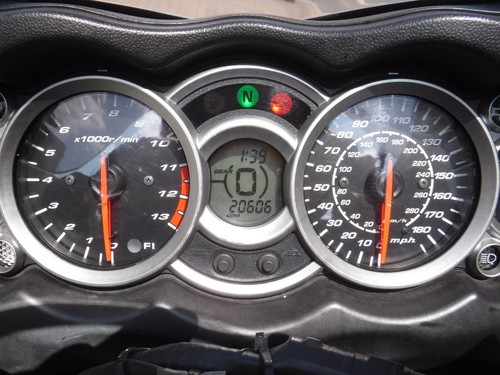 Suzuki Hayabusa GSX1300R - Picture 6 of 20