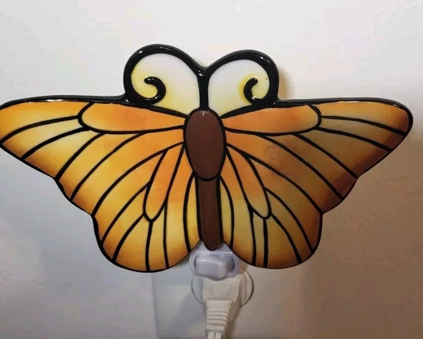 蝴蝶陶瓷壁挂插件夜灯黄色 — 第 4/4 张图片