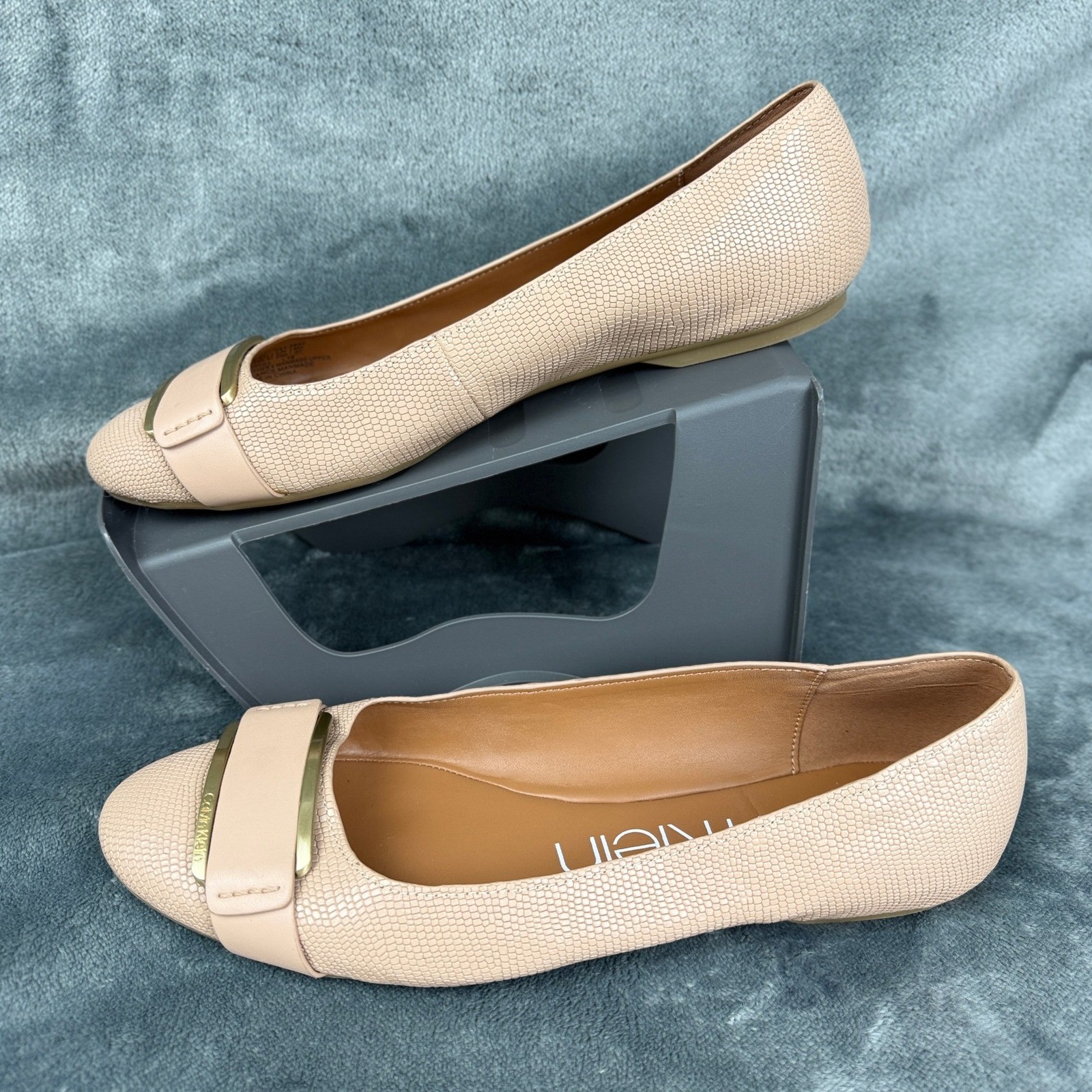 Calvin Klein Womens Ballet Flats Beige Gold Bar Detail Slip On Comfort thumbnail 9
