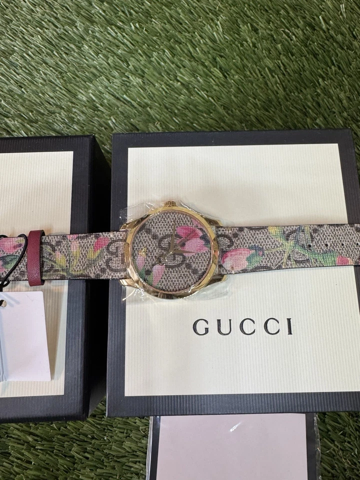 Reloj con correa de lona Gucci G-Timeless rosa flor para dama YA1264038A Foto 3 de 4