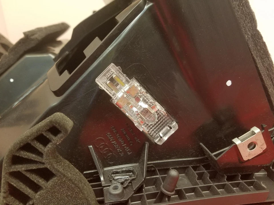 Audi TT 8S 2017 guantera Foto 2 de 4