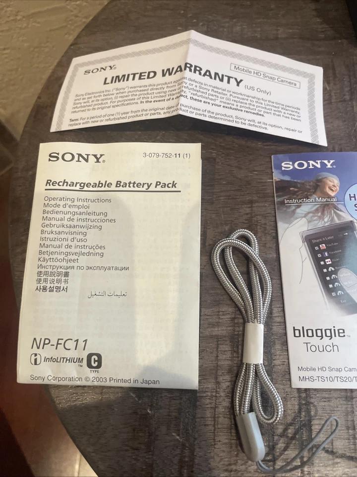 Cámara de video digital Sony Bloggie Touch MHS-TS10 plateada a presión/accesorios probados Foto 4 de 4