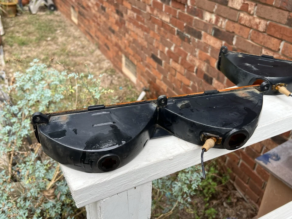 Pair (LH/RH) 1980-1989 Cadillac Fleetwood Brougham Parking Lights Turn Signals - Image 2 of 4