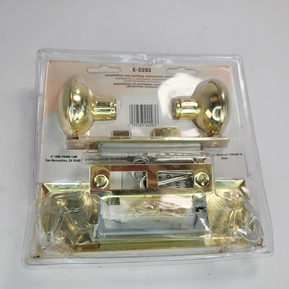 Juego de cerradura con llave de mortaja chapada en latón Defender Security, E-2293 con golpe y 2 llaves Foto 2 de 4