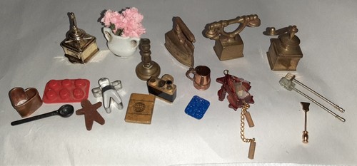 Vintage 19 Piece Mixed Miniature Dollhouse Accessories Lot - Picture 11 of 12
