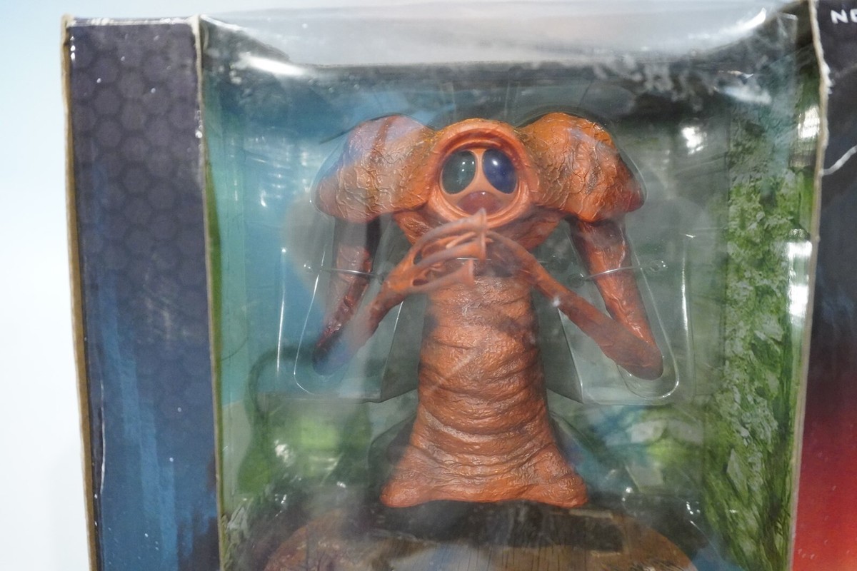 Pegasus Hobbies War of The Worlds 1953 1:8 Scale Martian Figure BRAND NEW Pegasus Hobbies War of The Worlds 1953 1:8 Scale Martian Figure BRAND NEW