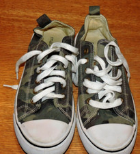 MAURICES Kate Camo low top Canvas Sneakers Size 8M lace-up