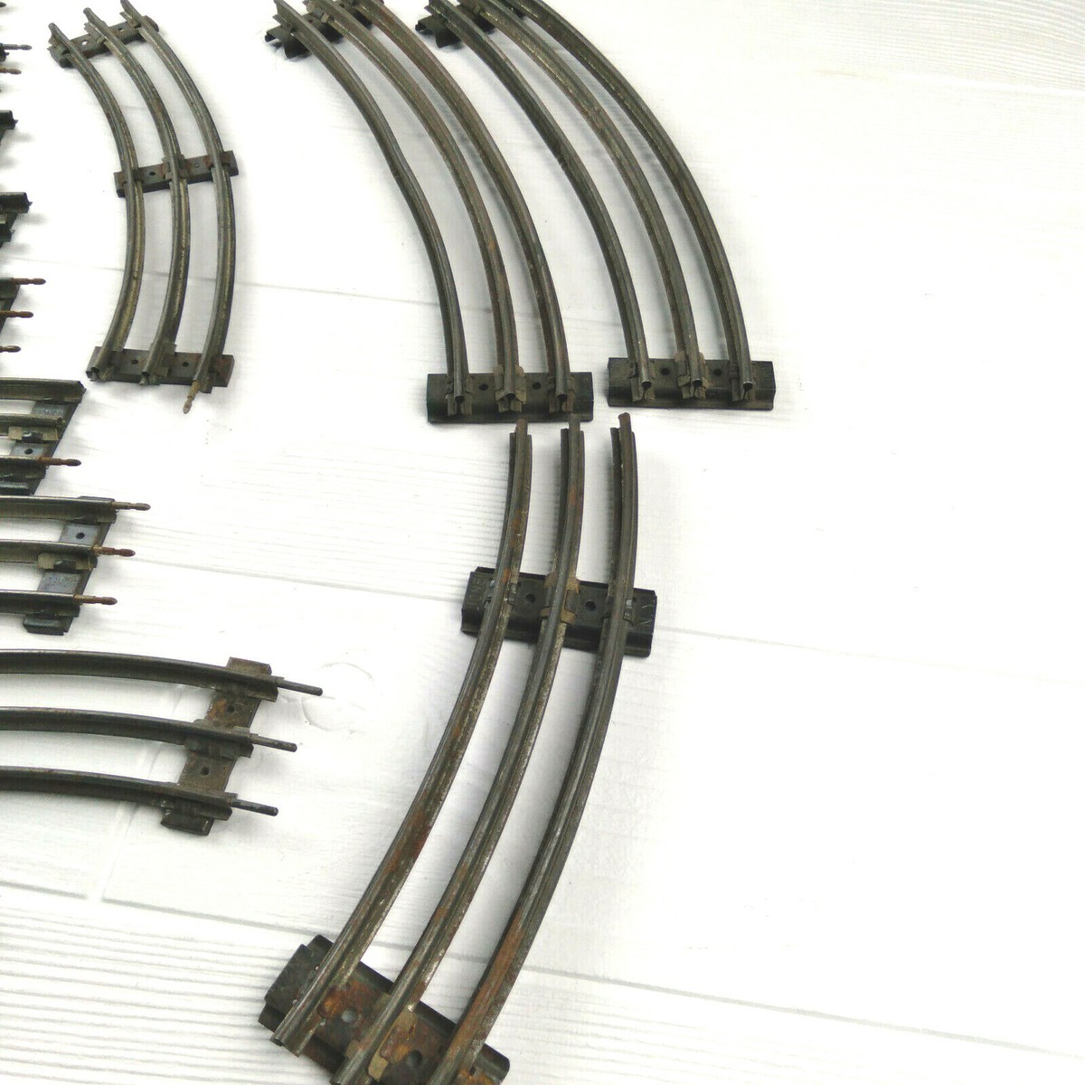 Lionel 027 Full Case 35 Long Straight Tracks – 25 Pieces, 3-Rail Tubular O27 Gauge