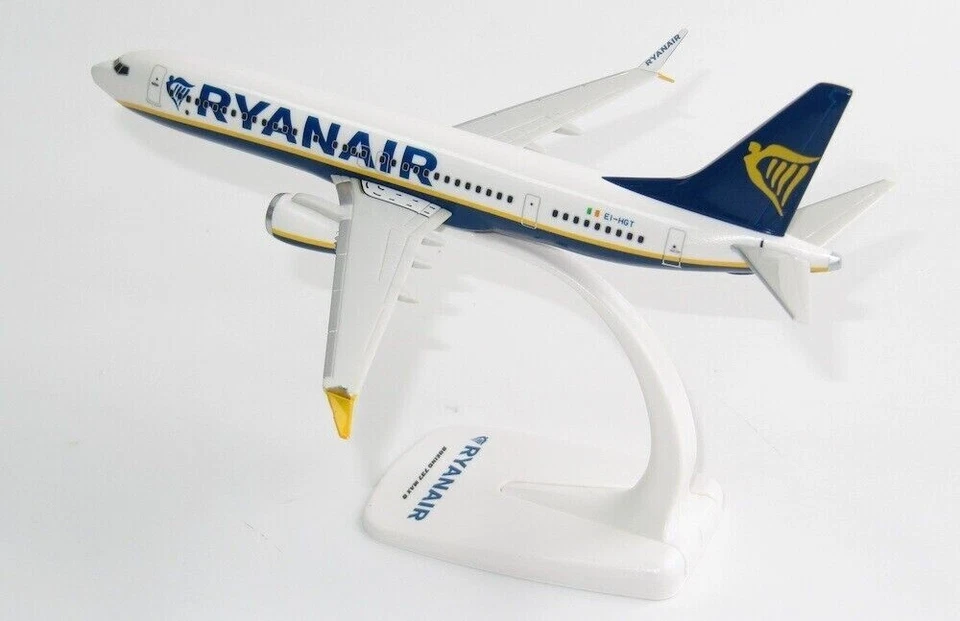 Ryanair Boeing 737 MAX 8 Scale 1:200 Model | PPC Holland - Immagine 4 di 4