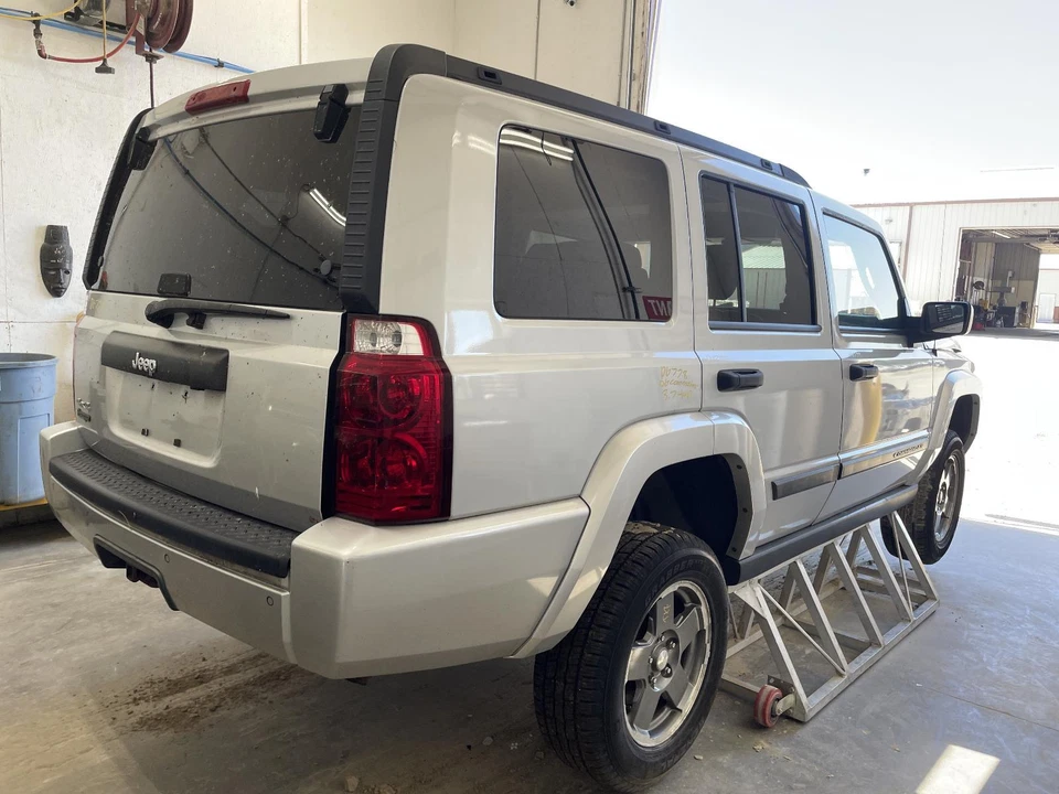 Used Driving Light fits: 2006 Jeep Commander Fog-Driving Grade A - Image 3 of 4