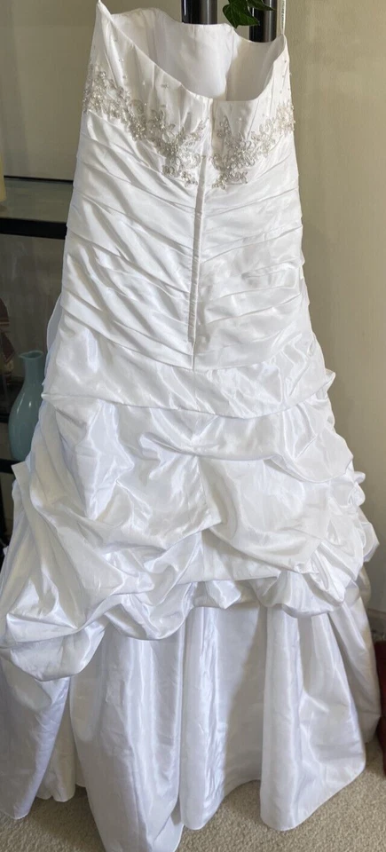 Falda de recogida David's Bridal Empire con cuentas corpiño ruch (blanca)- talla 16 precio de venta sugerido por el fabricante 600 USD Foto 3 de 4