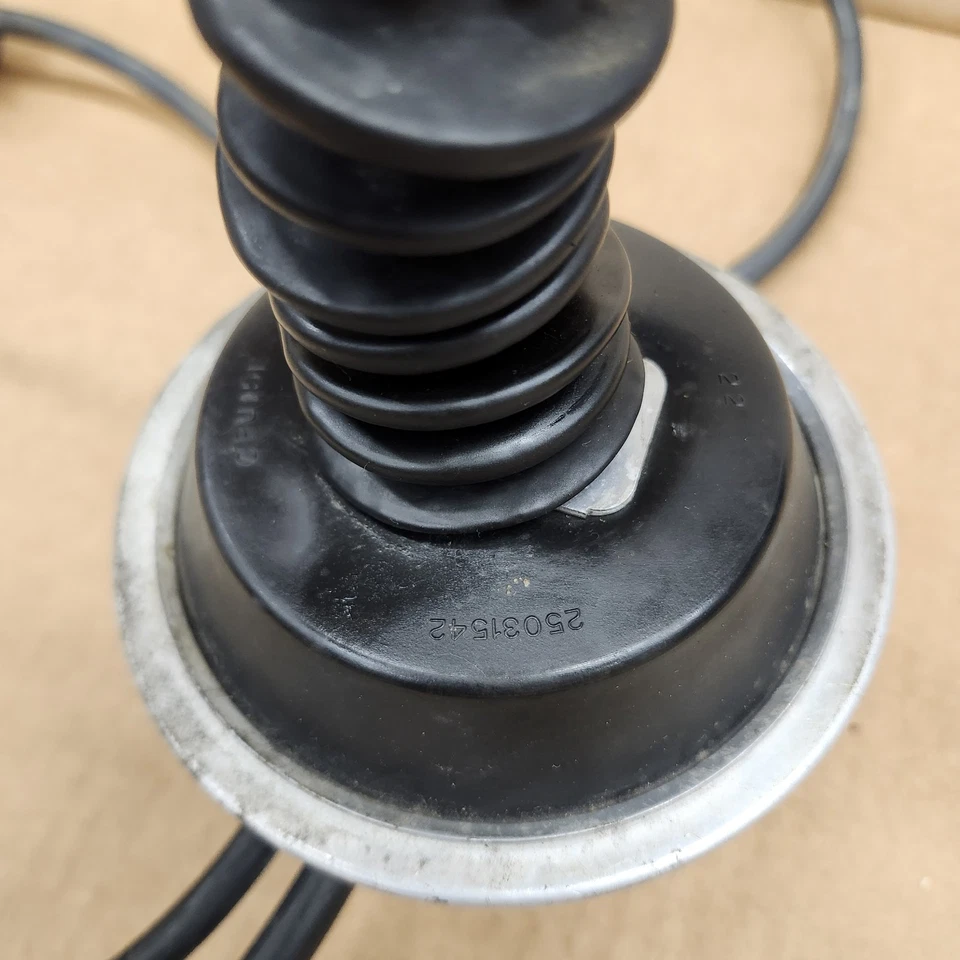 85 C4 Corvette Cruise Control Servo Vacuum Actuator Module Pod & Cable Hoses OEM - Image 2 of 4