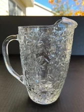 Princess House Fantasia 56oz Poinsettia  Pattern Water Pitcher w/ Ice Lip EUC