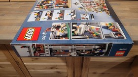 LEGO Creator Expert: Pet Shop (10218) Brand New in Box