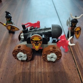 LEGO Castle 6098 King Leo's Castle 2 Figures + Battering Ram