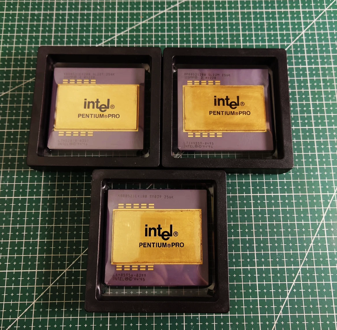 Intel Pentium Pro Computer Processors (CPUs) 200 MHz Bus Speed for