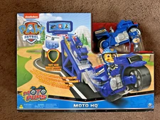 Paw Patrol Moto Pups Moto Hq Playset w/Sounds, Exclusive Chase Figure & Vehicle