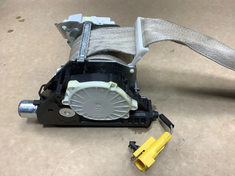 2010 VOLKSWAGEN ROUTAN FRONT LEFT DRIVER SIDE SAFETY SEAT BELT RETRACTOR OEM+ - Image 2 of 4