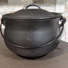 SMITH AND CLARK 6QT Cast Iron Black Lid Cauldron NWT