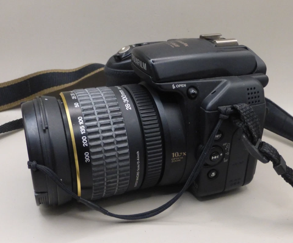 Fujifilm FinePix S Series S9600 Digital Camera 28-300mm lens - read description - Image 4 of 4