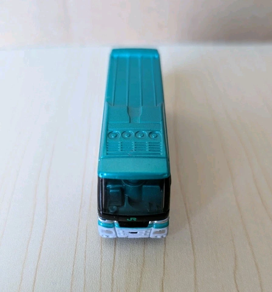 Tomica No. 2012 Autobús 16 Isuzu Gala JR Tohoku con caja escala 1/171 Foto 2 de 4