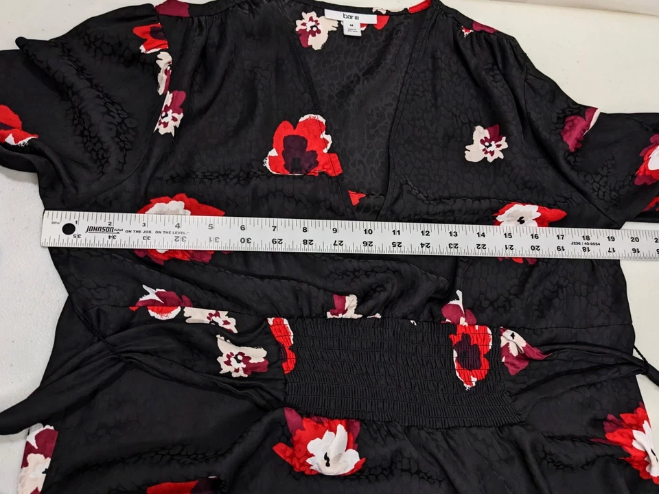 Blusa feminina Bar III preta floral cintura batida M anos 90 Y2K aparência amarração traseira #47 - Imagem 3 de 4