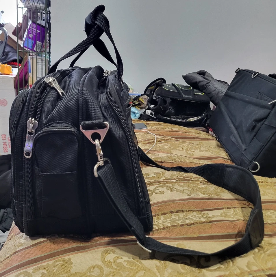 Maletín Travelpro Expandible Crew Clásico Bajo Asiento Foto 3 de 4