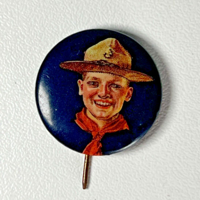 Rare 1910 Celluloid Boy Scout badge pin 1910 Metal Ribbon Bastian Brothers BSA