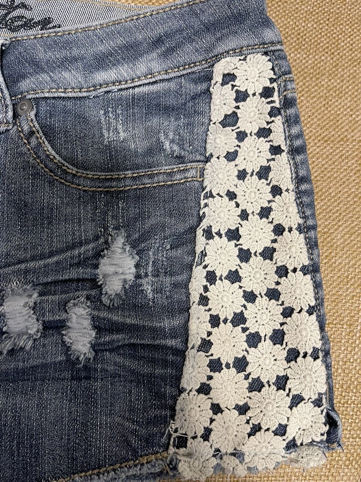 Vanilla Star Cutoff Bootie Shorts Floral Lace Boho Detail Distressed Jean Sz 13 - Image 4 of 4