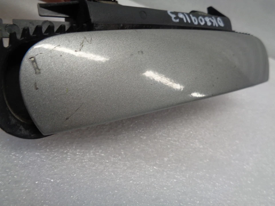 DK809163 98-04 AUDI A6 PASAJERO TRASERO LADO DERECHO EXTERIOR MANIJA PLATA OEM Foto 2 de 4