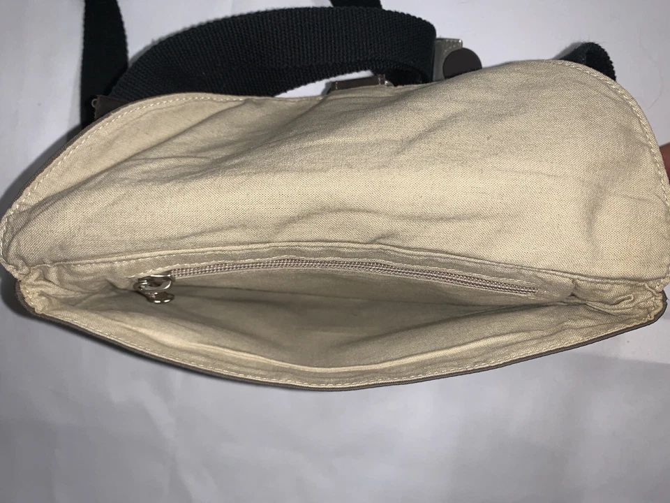 Bolso de Viaje Kipling Vintage Taupe Algodón Lona X Cuerpo Pequeño Interior Crema Usado en Excelente Condición Foto 4 de 4