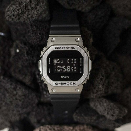 RELOJ CASIO G-SHOCK GM-5600-1ER CAJA DE ACERO\