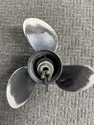 Johnson Evinrude 3X12X17 Propeller 40-75HP 13 Spline 763462 w/Hardware