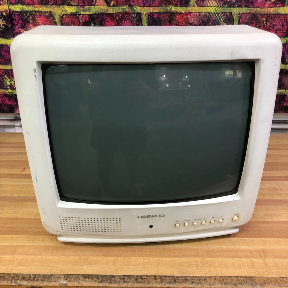 Daewoo DTQ-1440FCW 13" Color Blanco CRT Televisión Tubo TV para Juegos Retro Foto 4 de 4